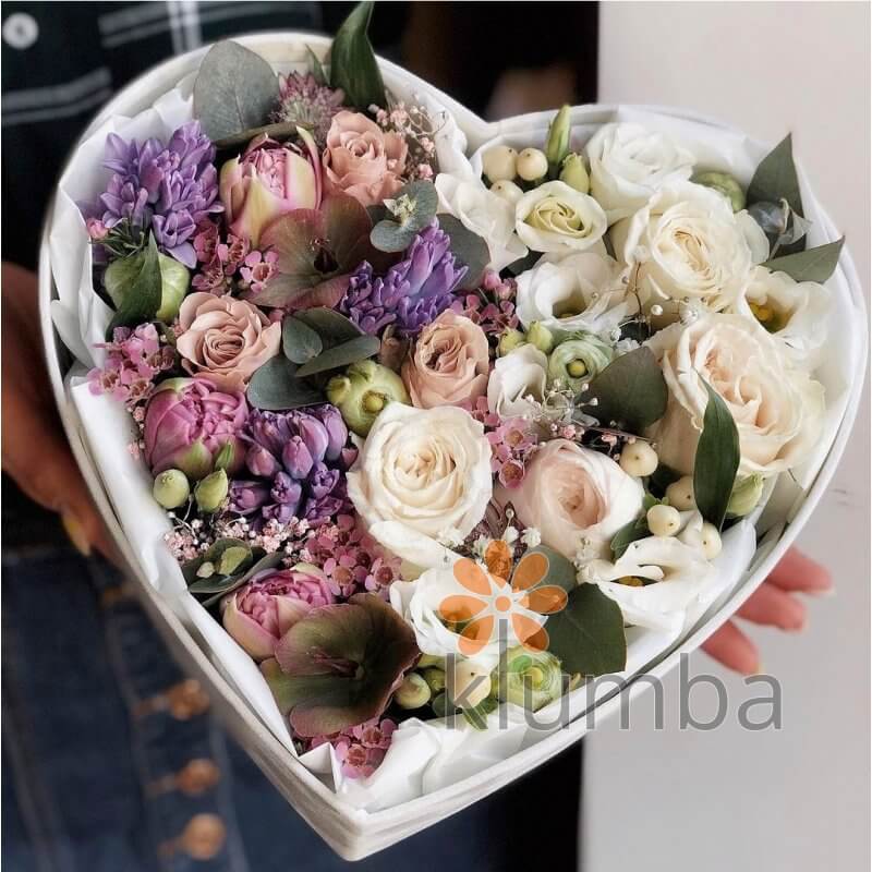 Нежные цветы в коробке - лучшие букеты с доставкой Рига и вся Латвия.Теперь заказать цветы с доставкой по Риге можно быстро и удобно