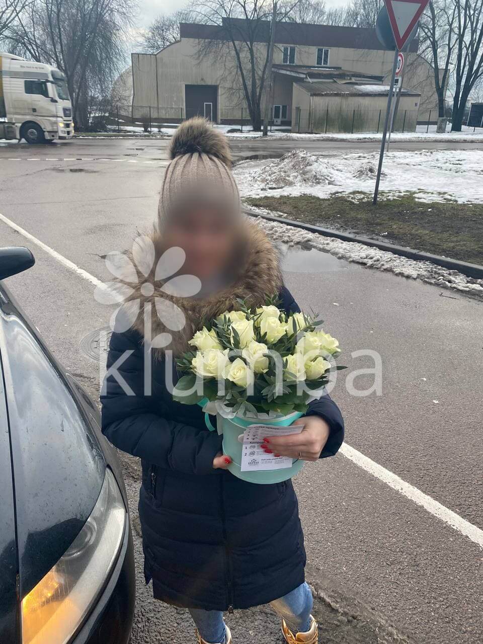Deliver flowers to Rīga (gum treeshrub roses)