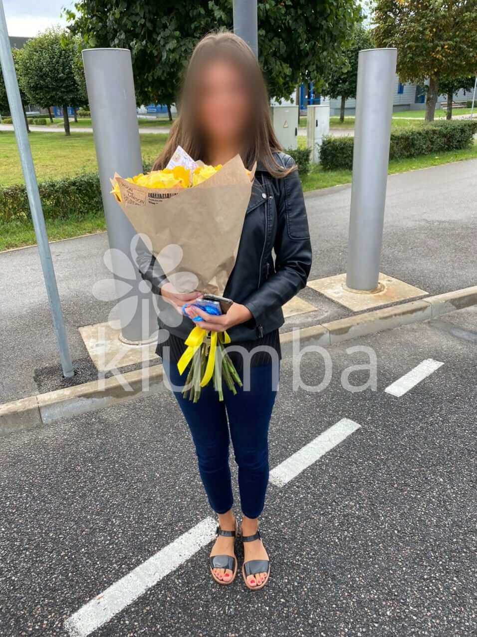 Deliver flowers to Skulte (yellow roses)