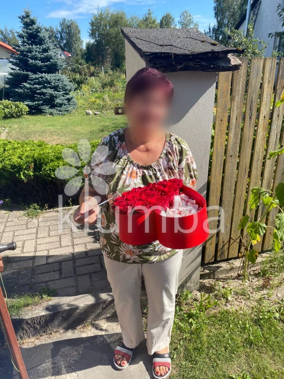 Deliver flowers to Baloži (stylish boxred rosescandys)