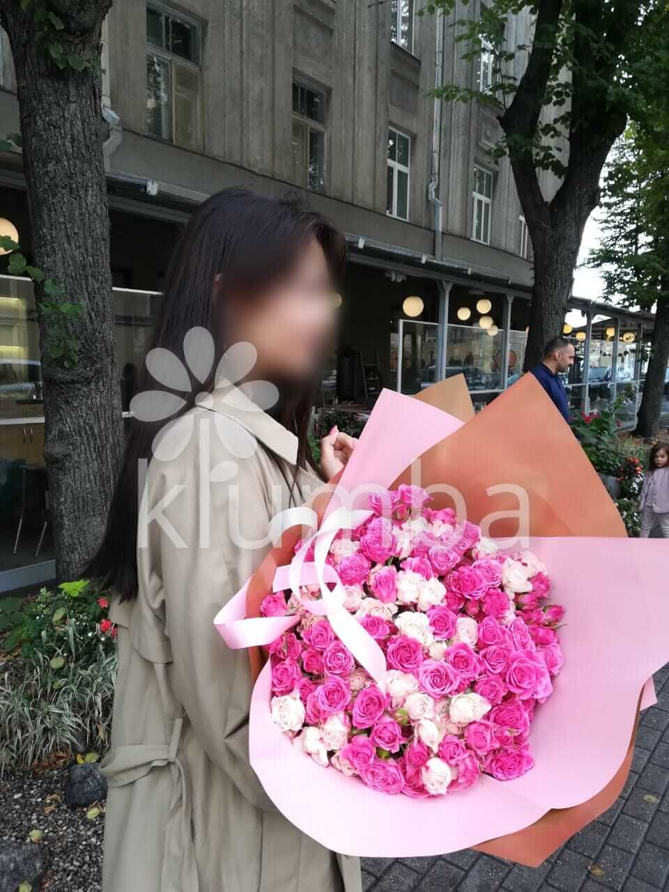 Доставка цветов в город Рига (кустовые розы)
