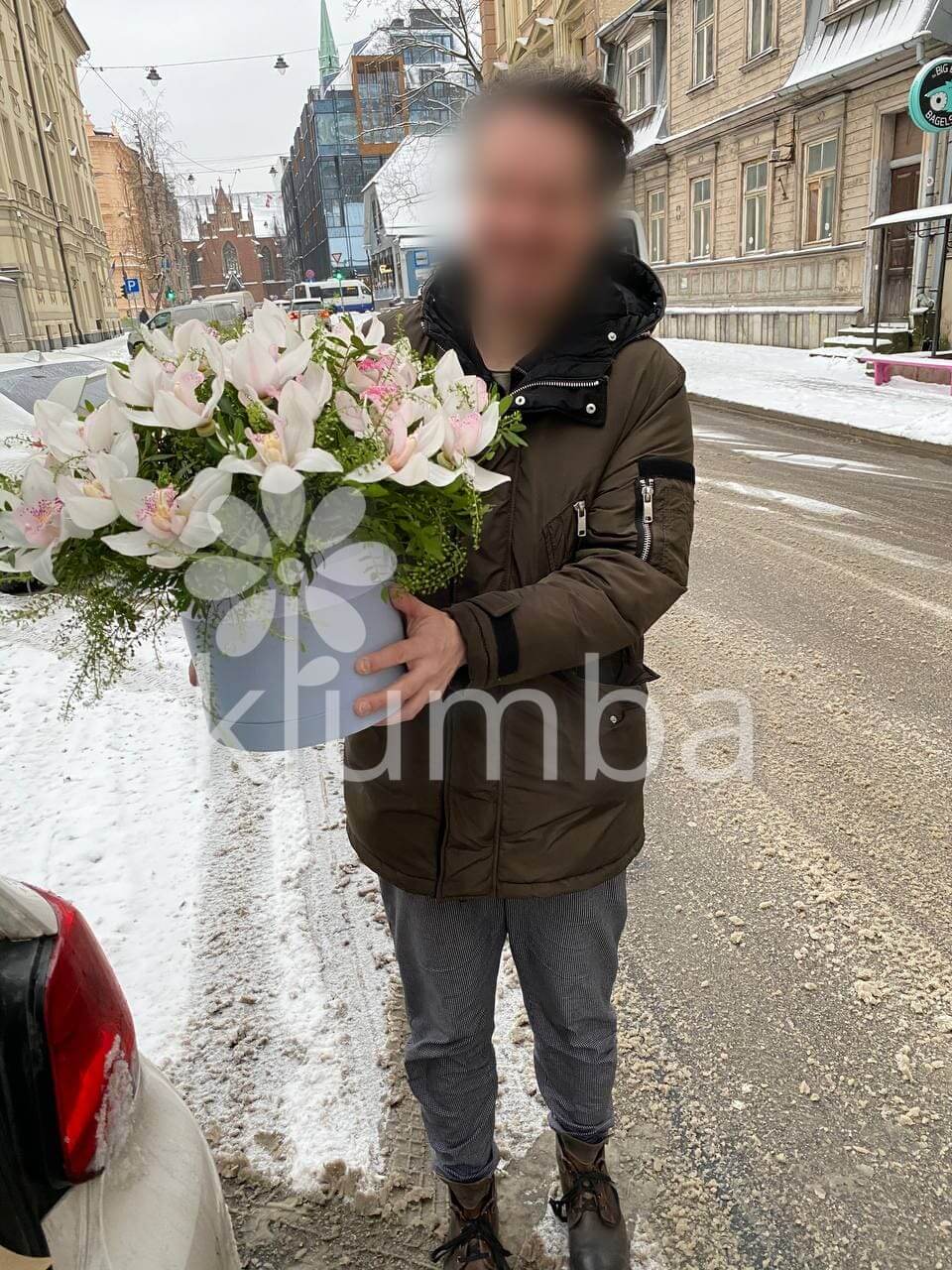 Deliver flowers to Rīga (stylish boxorchidspistacia)