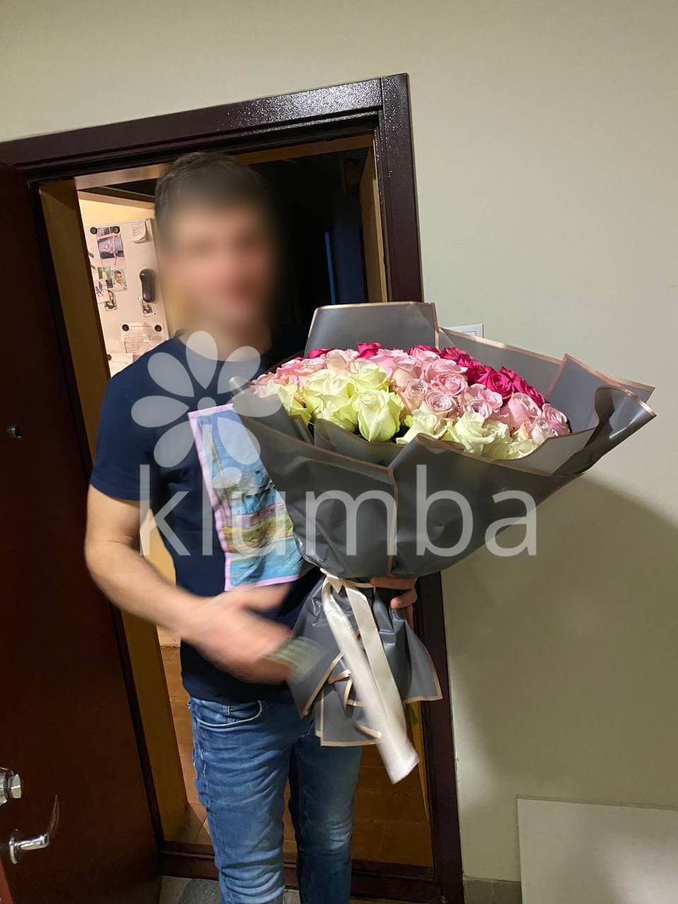 Deliver flowers to Rīga (white rosespink roses)